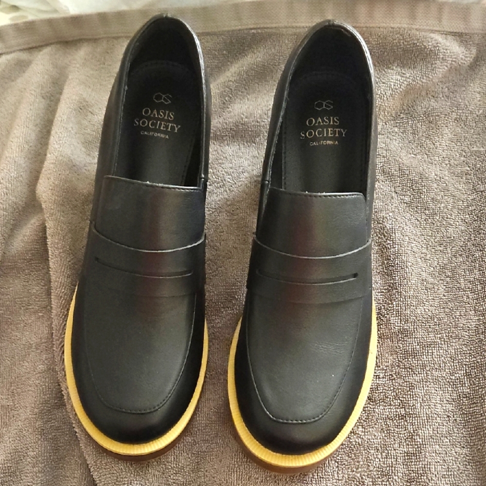 NWOT Size 8 Society Oasis California Loafers